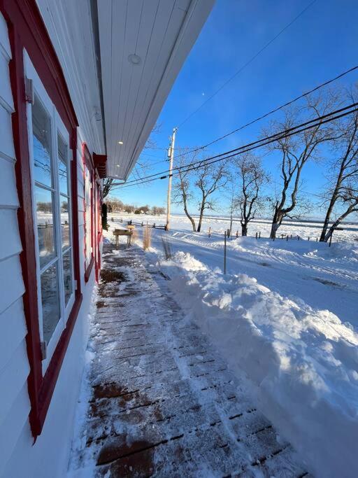 Om Chalet 1 Avec Spa Face Au Fleuve Saint-Jean エクステリア 写真
