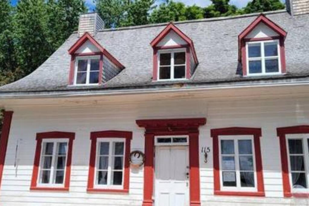 Om Chalet 1 Avec Spa Face Au Fleuve Saint-Jean エクステリア 写真